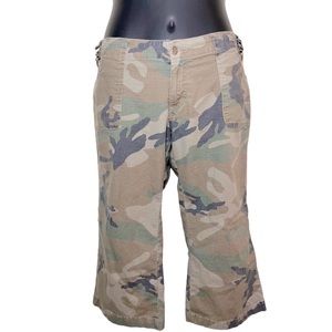 Camouflage print capris